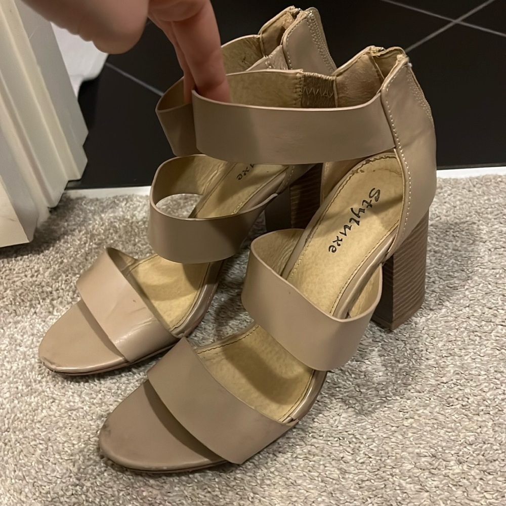 Block heel sandal